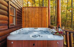 Private Mountain Cabin Between Gatlinburg & Pigeon Forge - Sevierville, Tennessee