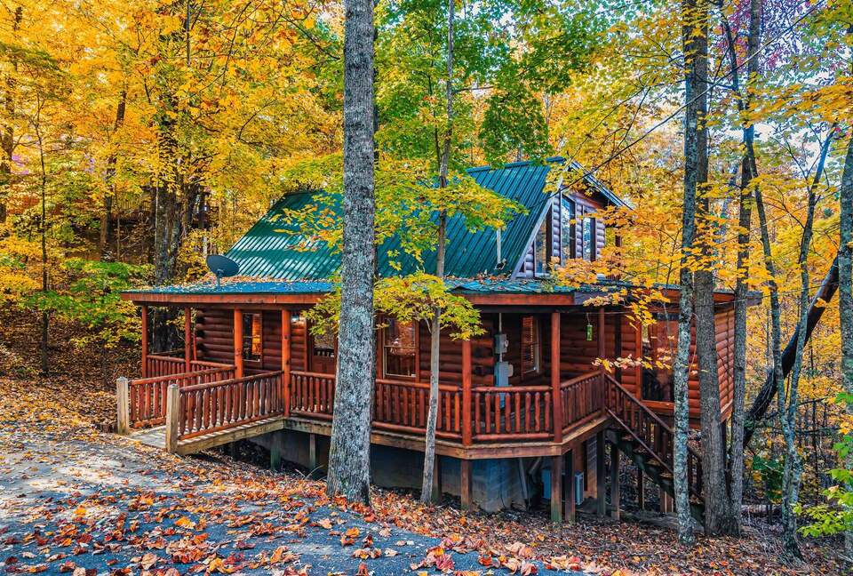 Private Mountain Cabin Between Gatlinburg & Pigeon Forge - Sevierville, Tennessee