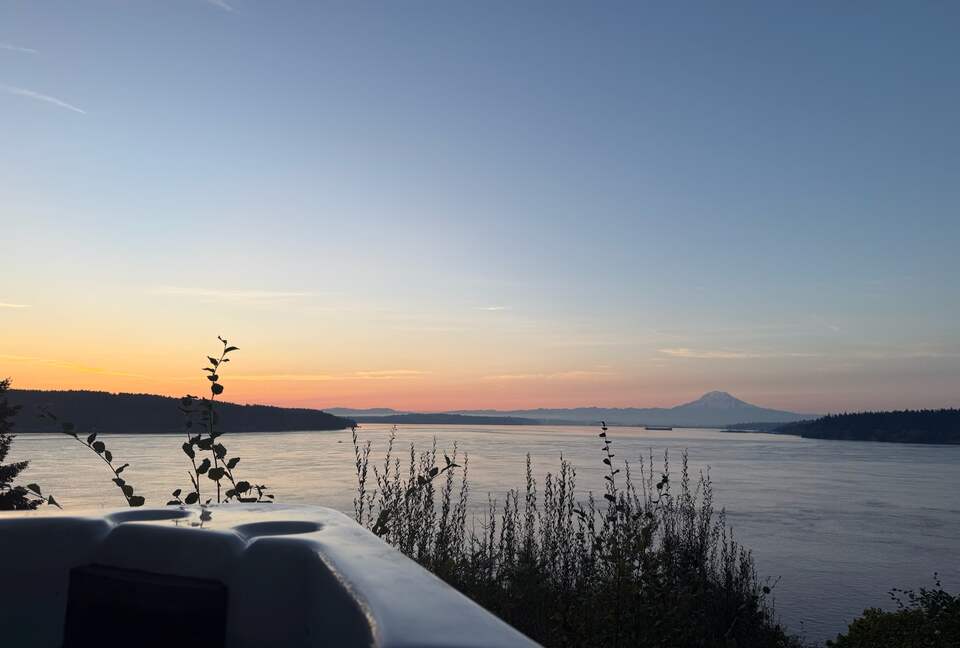 Scenic Gig Harbor Retreat Overlooking Puget Sound - Gig Harbor, Washington