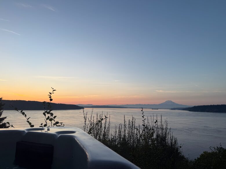 Scenic Gig Harbor Retreat Overlooking Puget Sound - Gig Harbor, Washington