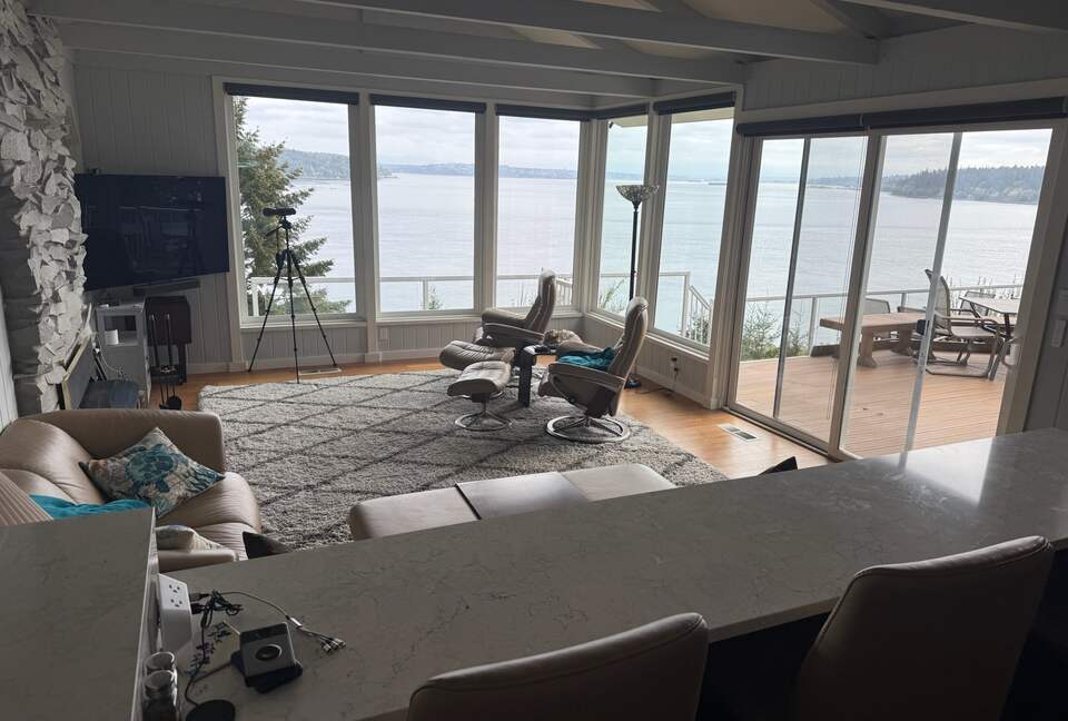 Scenic Gig Harbor Retreat Overlooking Puget Sound - Gig Harbor, Washington