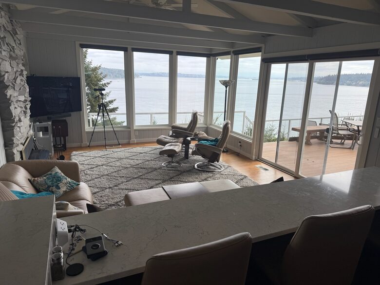 Scenic Gig Harbor Retreat Overlooking Puget Sound - Gig Harbor, Washington