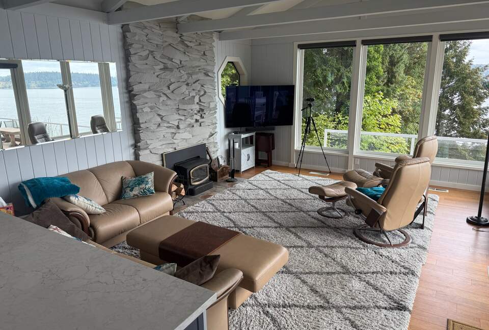 Scenic Gig Harbor Retreat Overlooking Puget Sound - Gig Harbor, Washington