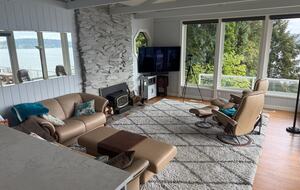 Scenic Gig Harbor Retreat Overlooking Puget Sound - Gig Harbor, Washington