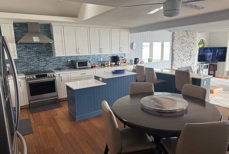 Scenic Gig Harbor Retreat Overlooking Puget Sound - Gig Harbor, Washington