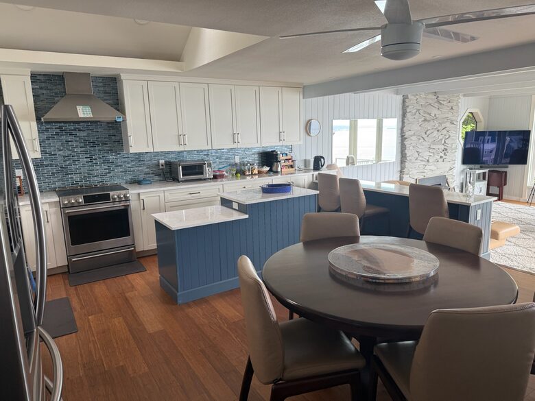Scenic Gig Harbor Retreat Overlooking Puget Sound - Gig Harbor, Washington
