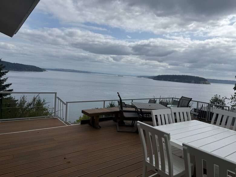Scenic Gig Harbor Retreat Overlooking Puget Sound - Gig Harbor, Washington