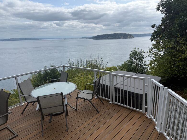 Scenic Gig Harbor Retreat Overlooking Puget Sound - Gig Harbor, Washington
