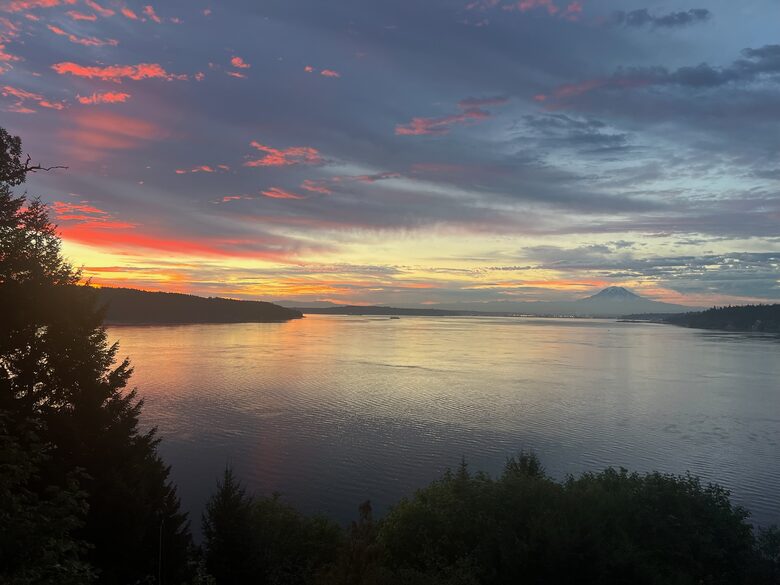 Scenic Gig Harbor Retreat Overlooking Puget Sound - Gig Harbor, Washington
