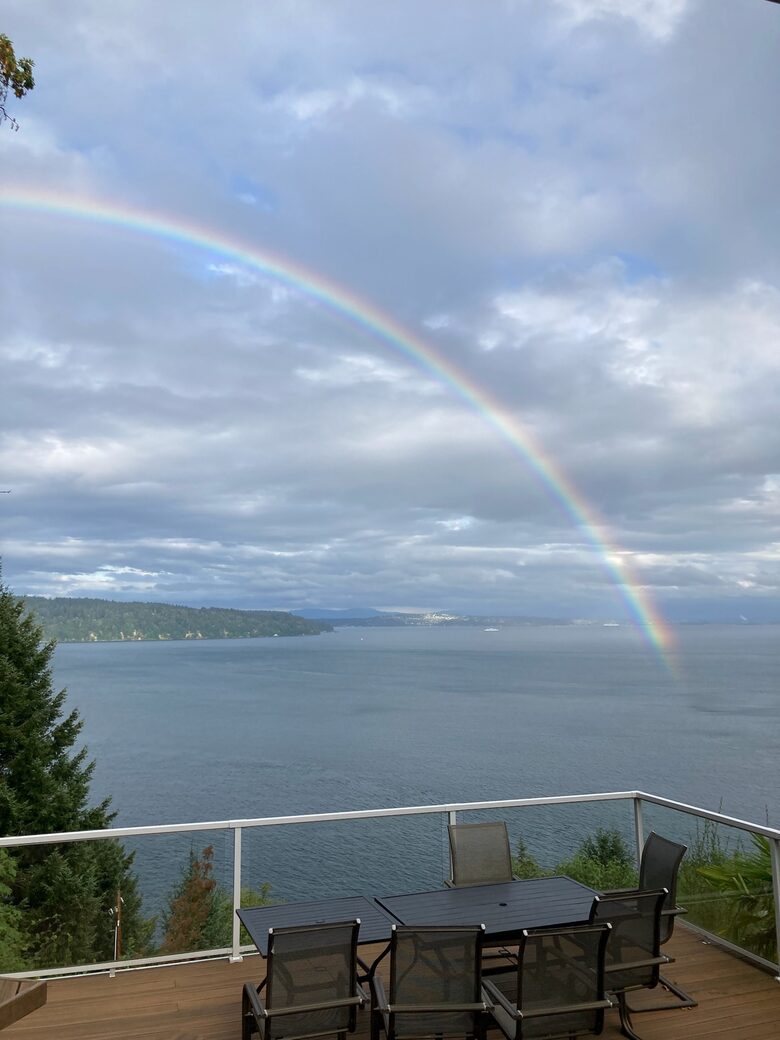 Scenic Gig Harbor Retreat Overlooking Puget Sound - Gig Harbor, Washington