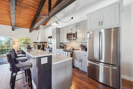North Lake Tahoe Escape with Private View Balcony - Tahoe City, California