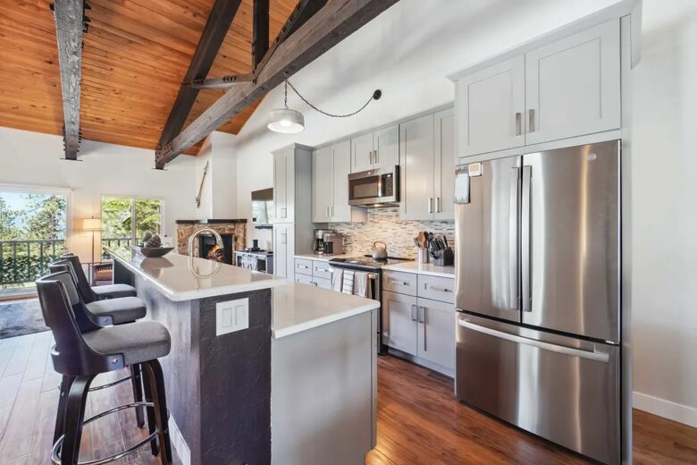 North Lake Tahoe Escape with Private View Balcony - Tahoe City, California