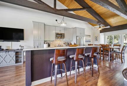 North Lake Tahoe Escape with Private View Balcony - Tahoe City, California