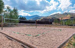 Cozy Mountain Retreat Steps from Canyons Village - Park City, Utah