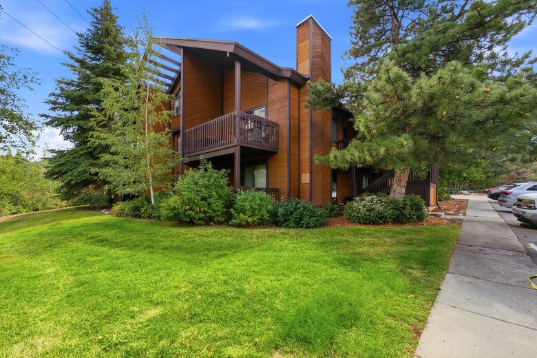 Cozy Mountain Retreat Steps from Canyons Village - Park City, Utah