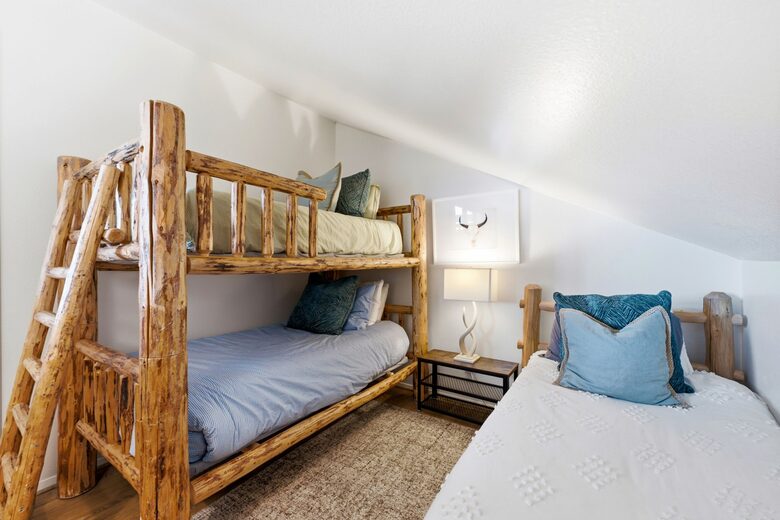 Cozy Mountain Retreat Steps from Canyons Village - Park City, Utah