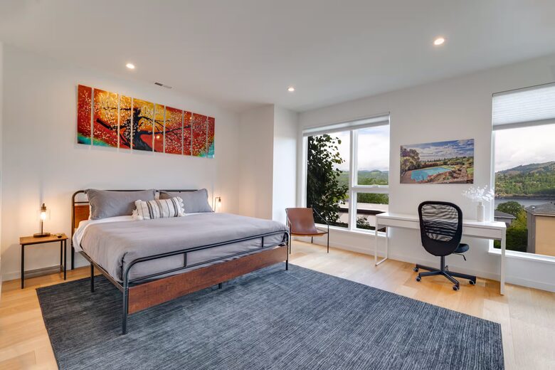 Downtown Hood River Townhome with Columbia Gorge Views - Hood River, Oregon