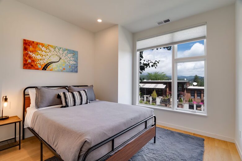 Downtown Hood River Townhome with Columbia Gorge Views - Hood River, Oregon