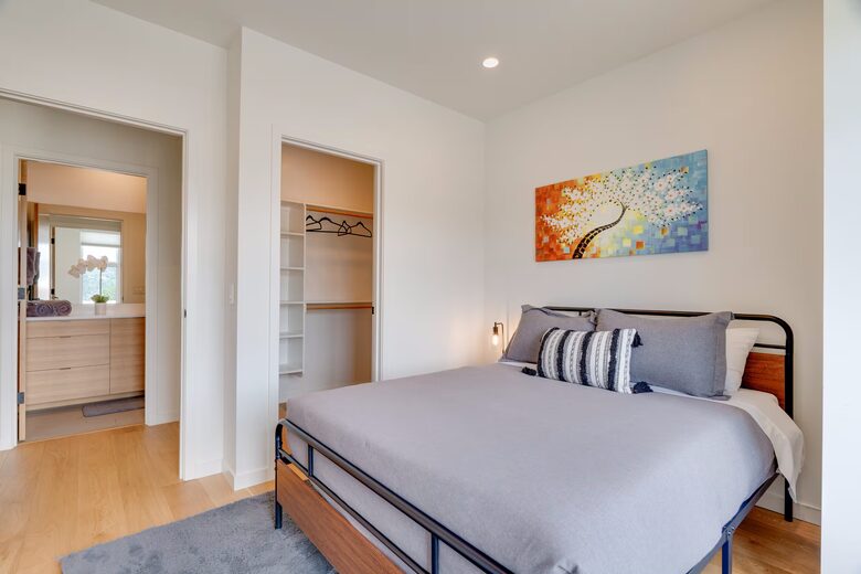 Downtown Hood River Townhome with Columbia Gorge Views - Hood River, Oregon