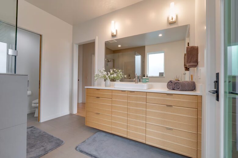 Downtown Hood River Townhome with Columbia Gorge Views - Hood River, Oregon