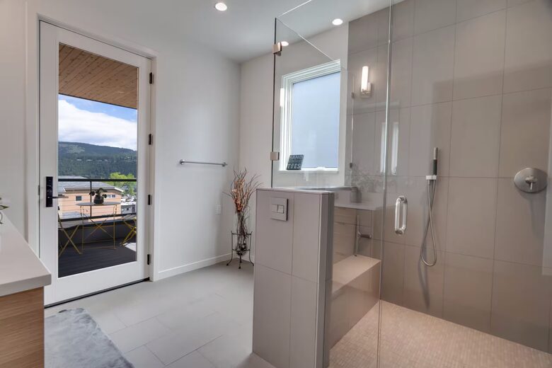 Downtown Hood River Townhome with Columbia Gorge Views - Hood River, Oregon