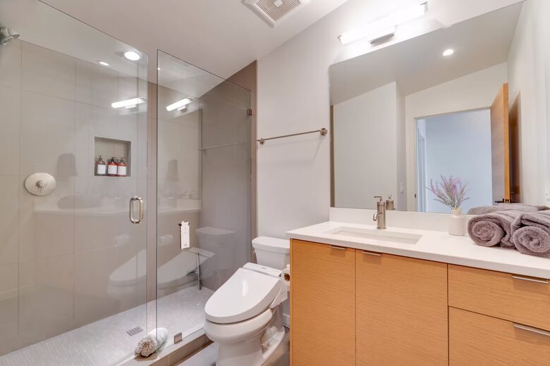 Downtown Hood River Townhome with Columbia Gorge Views - Hood River, Oregon