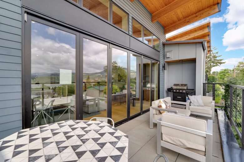Downtown Hood River Townhome with Columbia Gorge Views - Hood River, Oregon