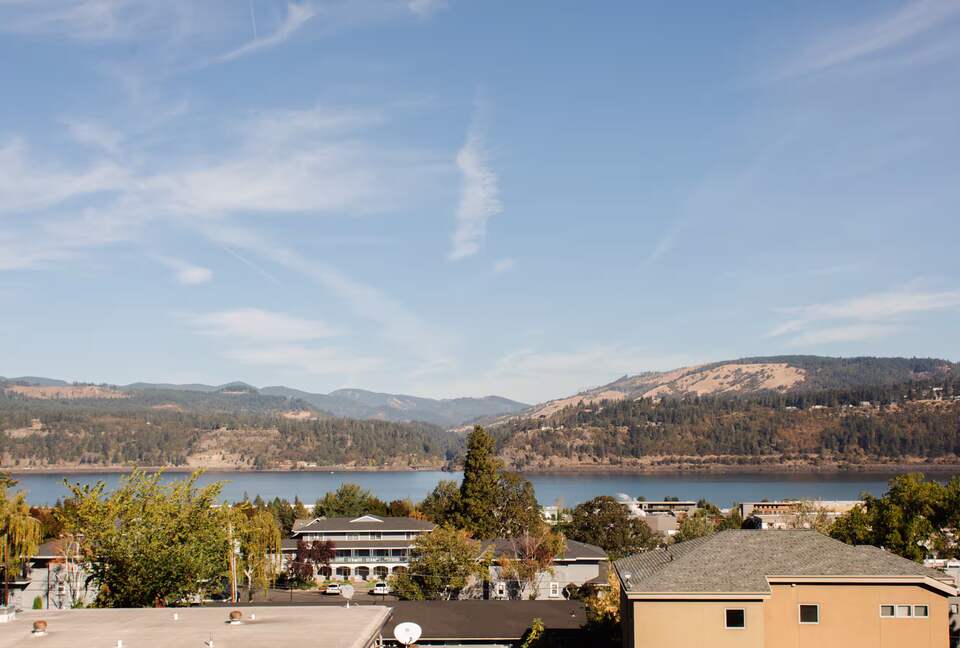 Downtown Hood River Townhome with Columbia Gorge Views - Hood River, Oregon