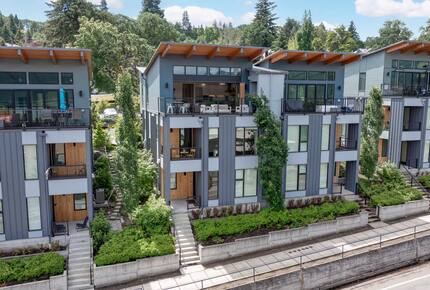 Downtown Hood River Townhome with Columbia Gorge Views - Hood River, Oregon