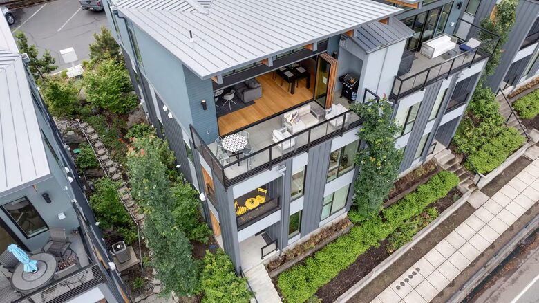 Downtown Hood River Townhome with Columbia Gorge Views - Hood River, Oregon