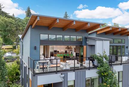 Downtown Hood River Townhome with Columbia Gorge Views - Hood River, Oregon