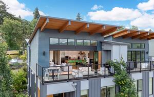 Downtown Hood River Townhome with Columbia Gorge Views - Hood River, Oregon