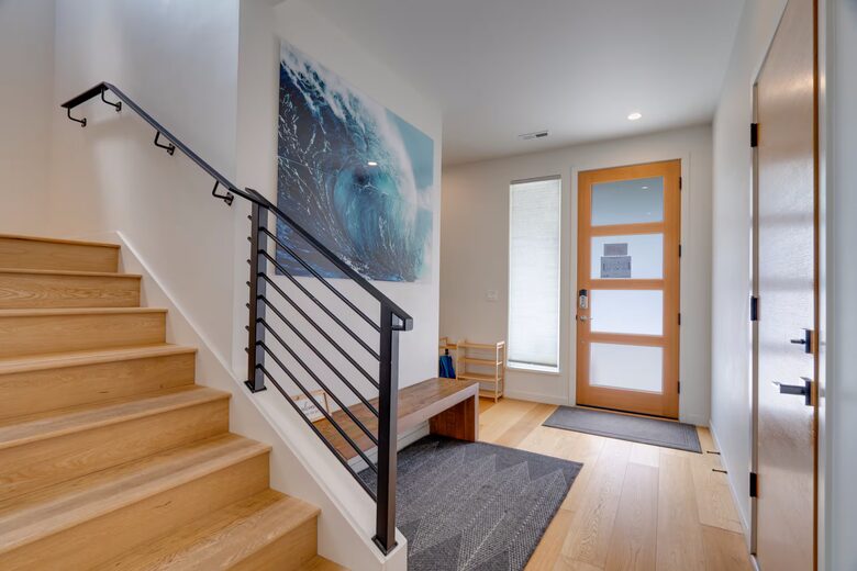 Downtown Hood River Townhome with Columbia Gorge Views - Hood River, Oregon