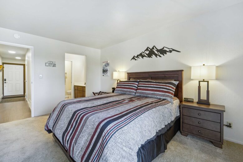 North Lake Tahoe Escape with Private View Balcony - Tahoe City, California