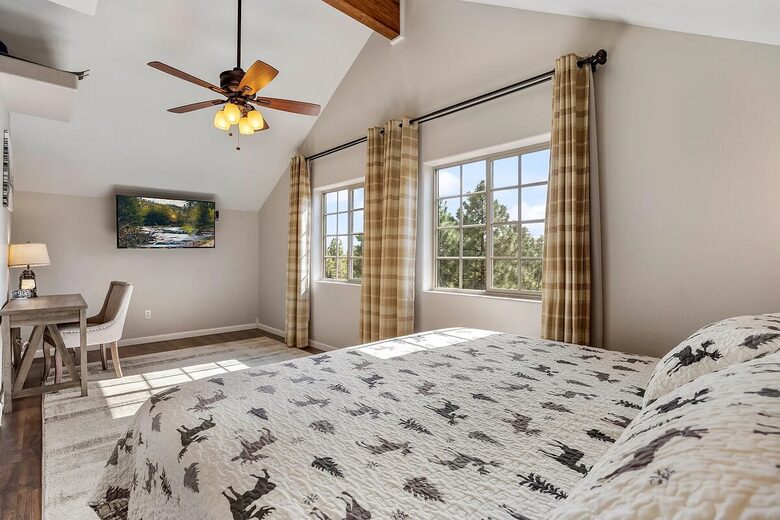 Secluded Mountain Lodge Among Show Low's Ponderosa Pines - Show Low, Arizona