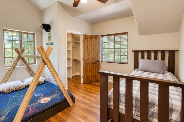 Secluded Mountain Lodge Among Show Low's Ponderosa Pines - Show Low, Arizona