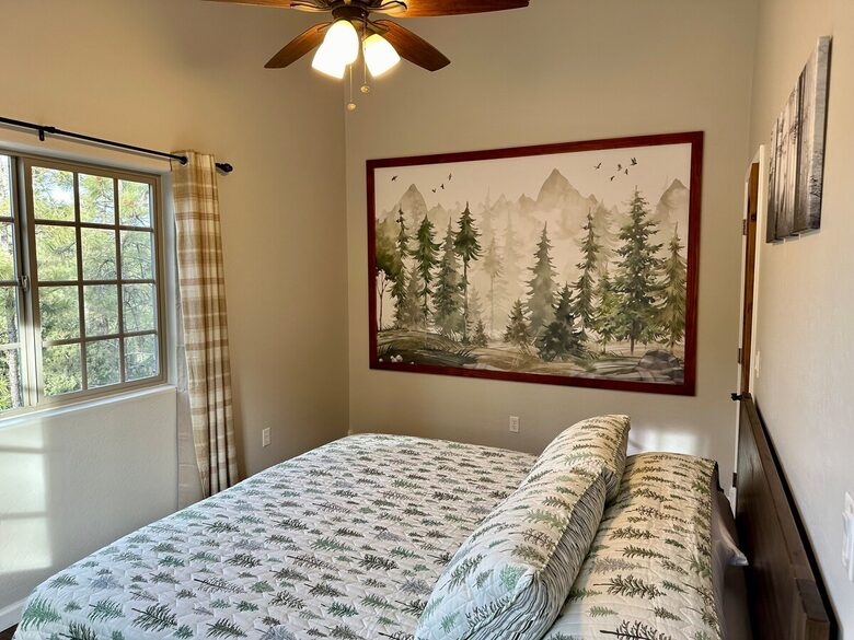 Secluded Mountain Lodge Among Show Low's Ponderosa Pines - Show Low, Arizona