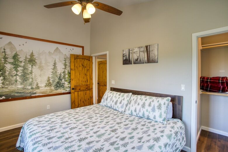 Secluded Mountain Lodge Among Show Low's Ponderosa Pines - Show Low, Arizona