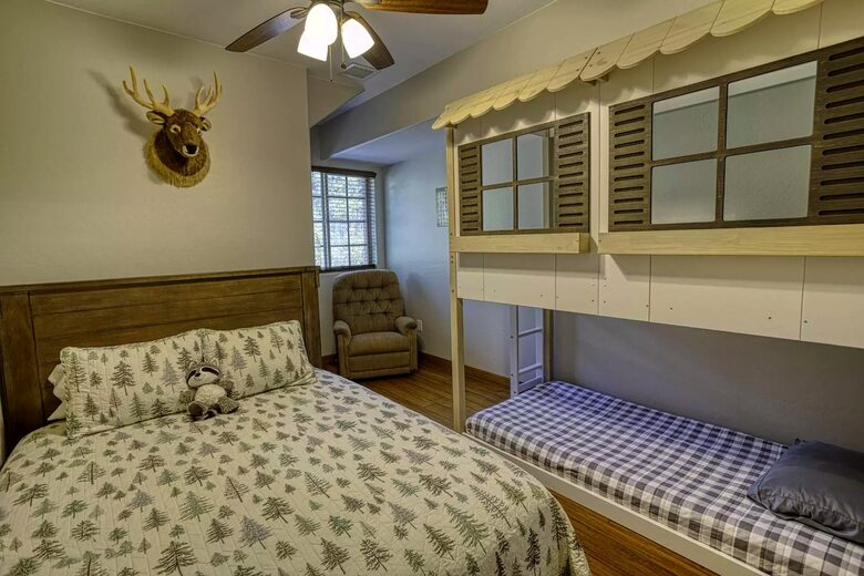 Secluded Mountain Lodge Among Show Low's Ponderosa Pines - Show Low, Arizona