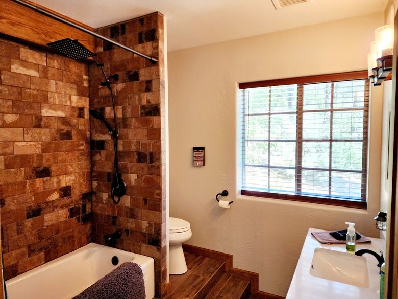 Secluded Mountain Lodge Among Show Low's Ponderosa Pines - Show Low, Arizona