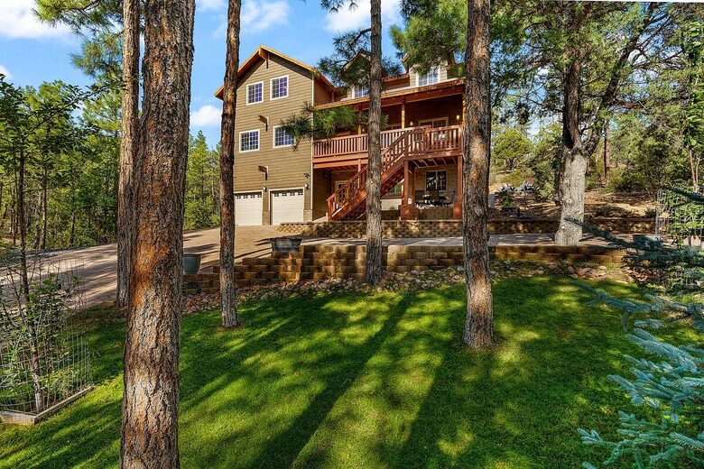 Secluded Mountain Lodge Among Show Low's Ponderosa Pines - Show Low, Arizona