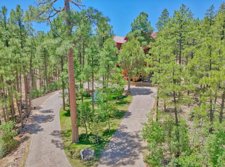 Secluded Mountain Lodge Among Show Low's Ponderosa Pines - Show Low, Arizona