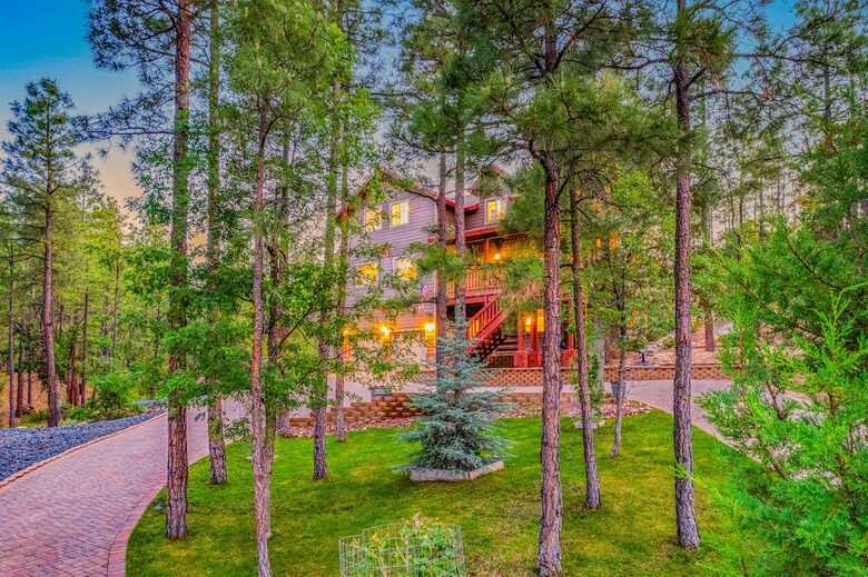 Secluded Mountain Lodge Among Show Low's Ponderosa Pines - Show Low, Arizona