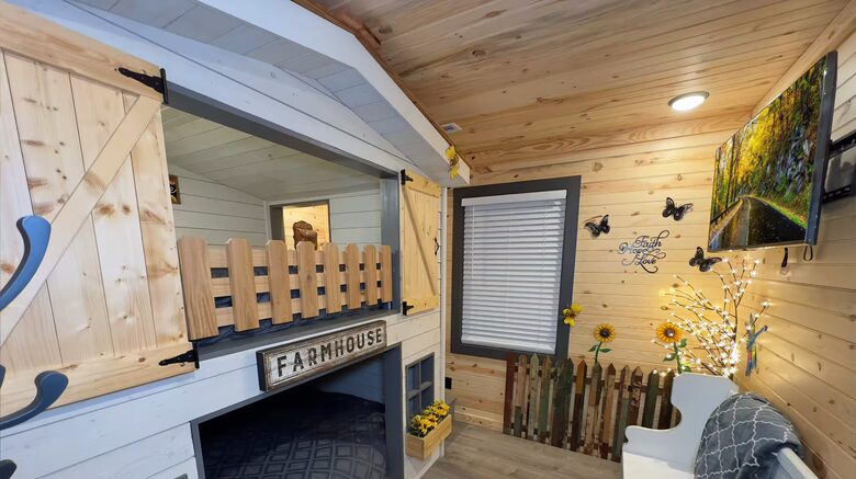 Wears Valley Cabin with Indoor Pool, Theater and Hot Tub - Sevierville, Tennessee