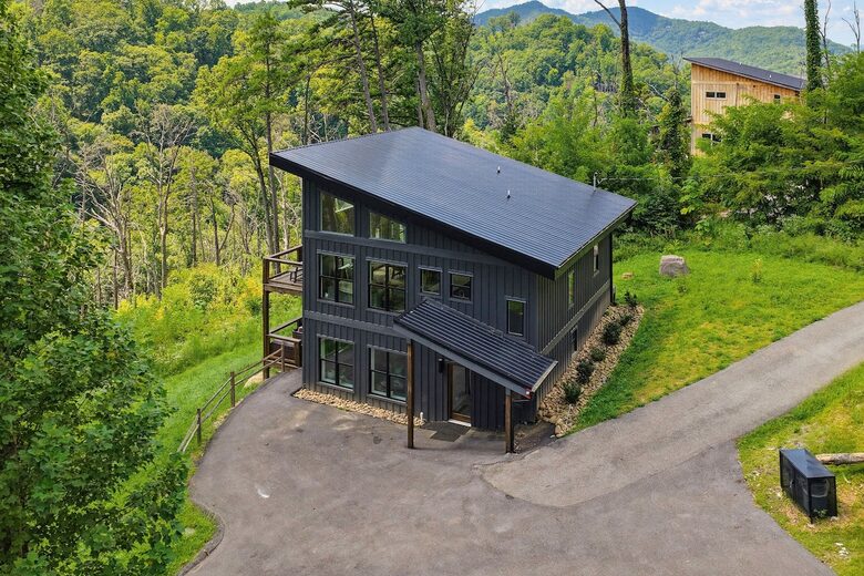 Wears Valley Cabin with Indoor Pool and Mountain Views - Sevierville, Tennessee