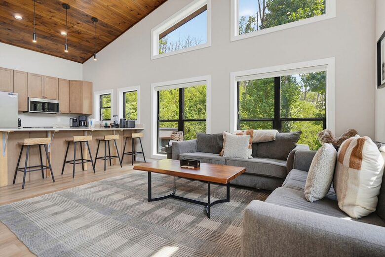Wears Valley Cabin with Indoor Pool and Mountain Views - Sevierville, Tennessee