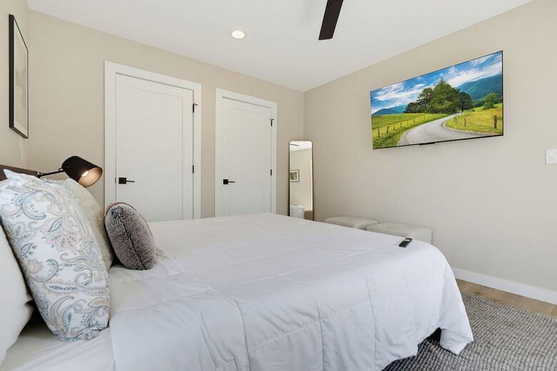 Wears Valley Cabin with Indoor Pool and Mountain Views - Sevierville, Tennessee