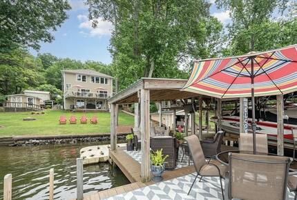 Norwood Lake Tillery Home with Private Dock - Norwood, North Carolina