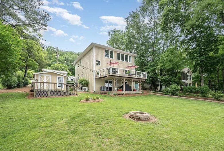Norwood Lake Tillery Home with Private Dock - Norwood, North Carolina