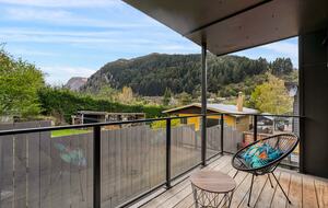 Stylish Queenstown Retreat Steps from Town - Queenstown, New Zealand